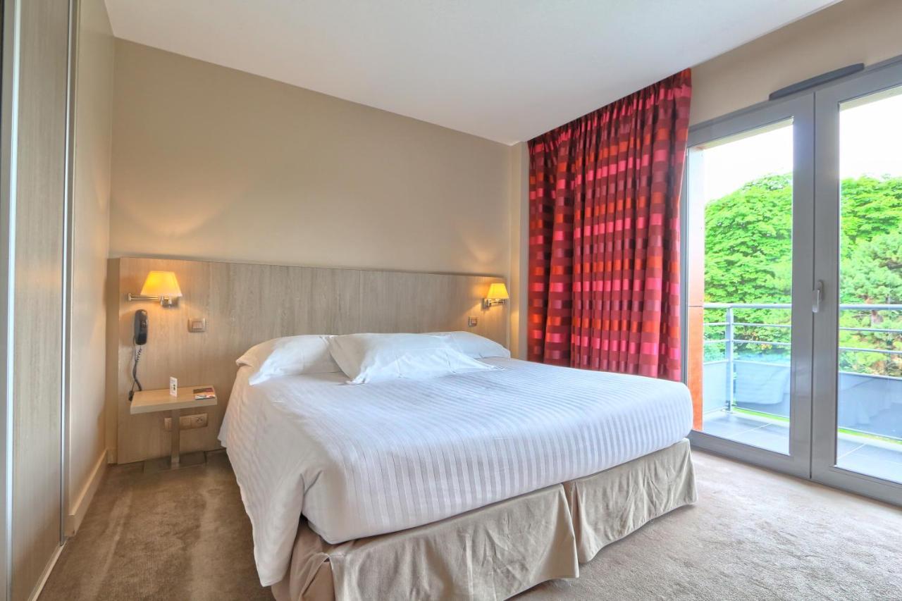 Le Relais De La Malmaison, A Member Of Radisson Individuals Rueil-Malmaison Exterior foto